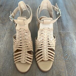 Gianni Bini Heart Braker Cage Sandal In Camelback Beige Size 8 Leather Boho